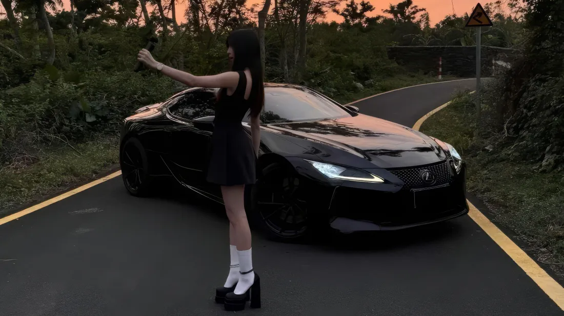 4k黑衣美女壁纸|黑色跑车背景 - 黄昏道路「哲风壁纸」 4k黑衣美女壁纸|黑色跑车背景 - 黄昏道路「哲风壁纸」