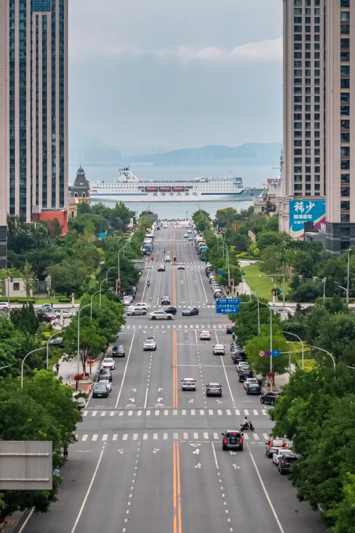 大连城市风景手机壁纸|滨海街道背景图片 - 高楼绿树游轮「哲风壁纸」 大连城市风景手机壁纸|滨海街道背景图片 - 高楼绿树游轮「哲风壁纸」