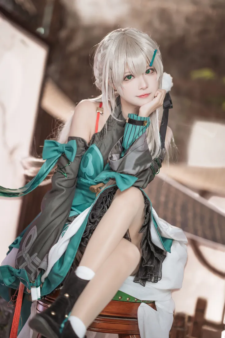 cosplay角色手机壁纸|古风背景图片 - 可爱绿黑服饰「哲风壁纸」 cosplay角色手机壁纸|古风背景图片 - 可爱绿黑服饰「哲风壁纸」