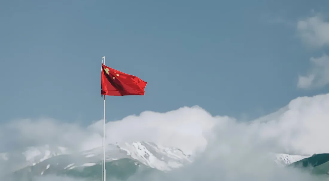 5k五星红旗壁纸|雪山背景图片 - 飘扬「哲风壁纸」 5k五星红旗壁纸|雪山背景图片 - 飘扬「哲风壁纸」