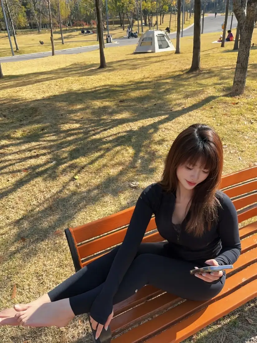 黑衣美女手机壁纸|公园背景图片 - 休闲户外「哲风壁纸」 黑衣美女手机壁纸|公园背景图片 - 休闲户外「哲风壁纸」
