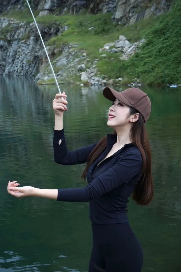 钓鱼女性手机壁纸|自然风景背景图片 - 黑色连衣裙「哲风壁纸」 钓鱼女性手机壁纸|自然风景背景图片 - 黑色连衣裙「哲风壁纸」