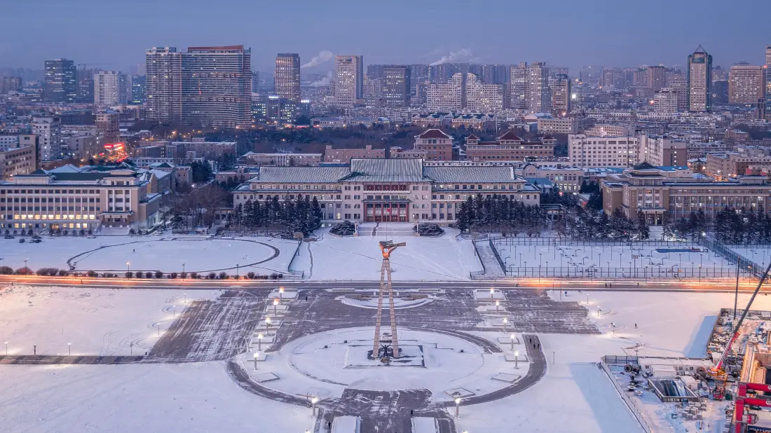 城市雪景壁纸｜城市背景图片 - 冬季城市广场雪景「哲风壁纸」