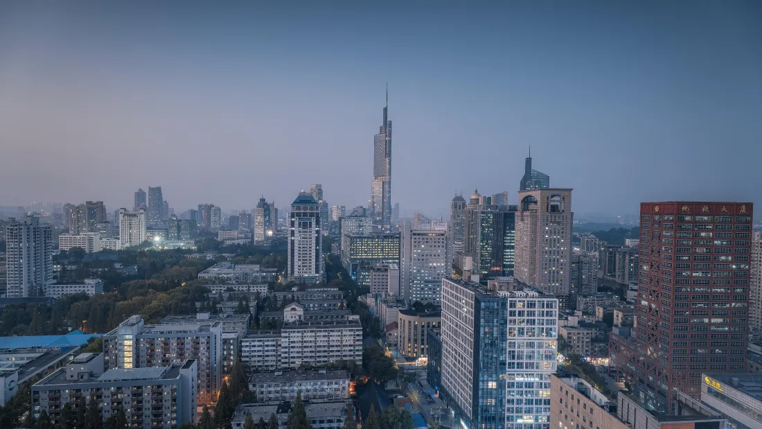 南京紫峰夜景壁纸｜城市建筑背景图片 - 都市风光「哲风壁纸」