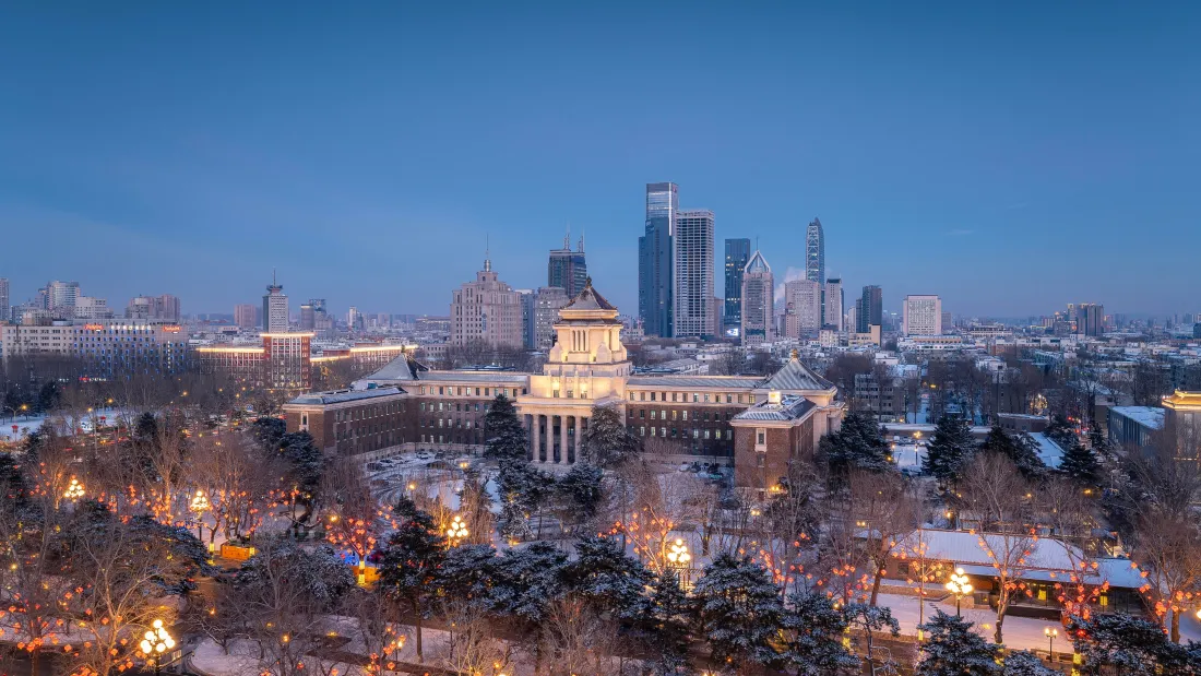 城市雪景壁纸｜城市夜景背景图片 - 冬季建筑灯光「哲风壁纸」