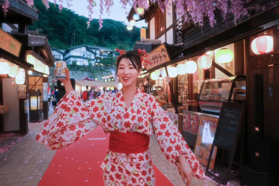 和服美女壁纸｜日式街道背景图片 - 樱花灯笼「哲风壁纸」