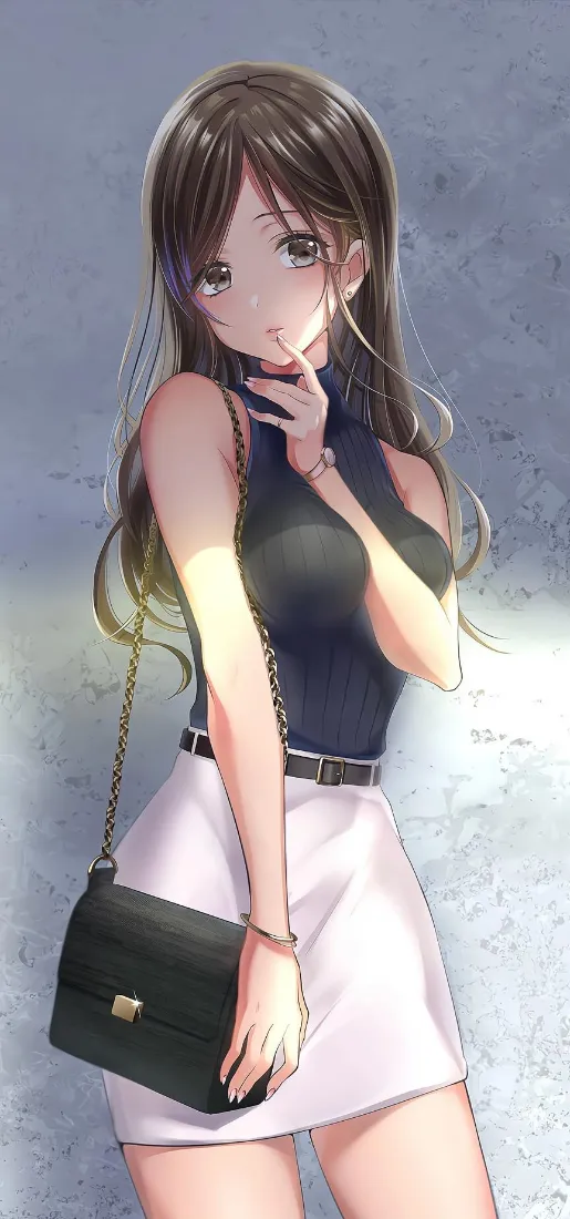 灰调背景前，穿黑无袖上衣白短裙的长发二次元少女挎黑色链条包站立。