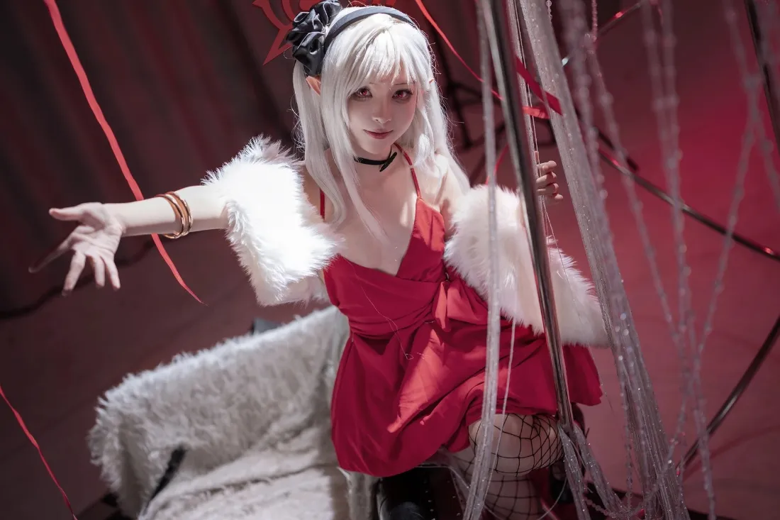 cosplay壁纸｜红色背景图片 - 红衣白发美女「哲风壁纸」