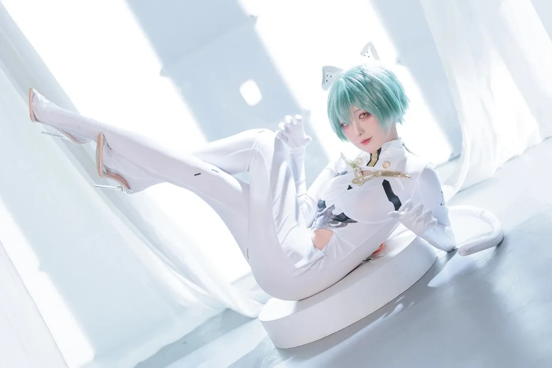猫耳绿发角色壁纸｜白色背景图片 - cosplay「哲风壁纸」