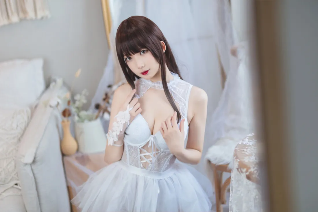 白色婚纱美女壁纸｜室内背景图片 - 蕾丝婚纱「哲风壁纸」