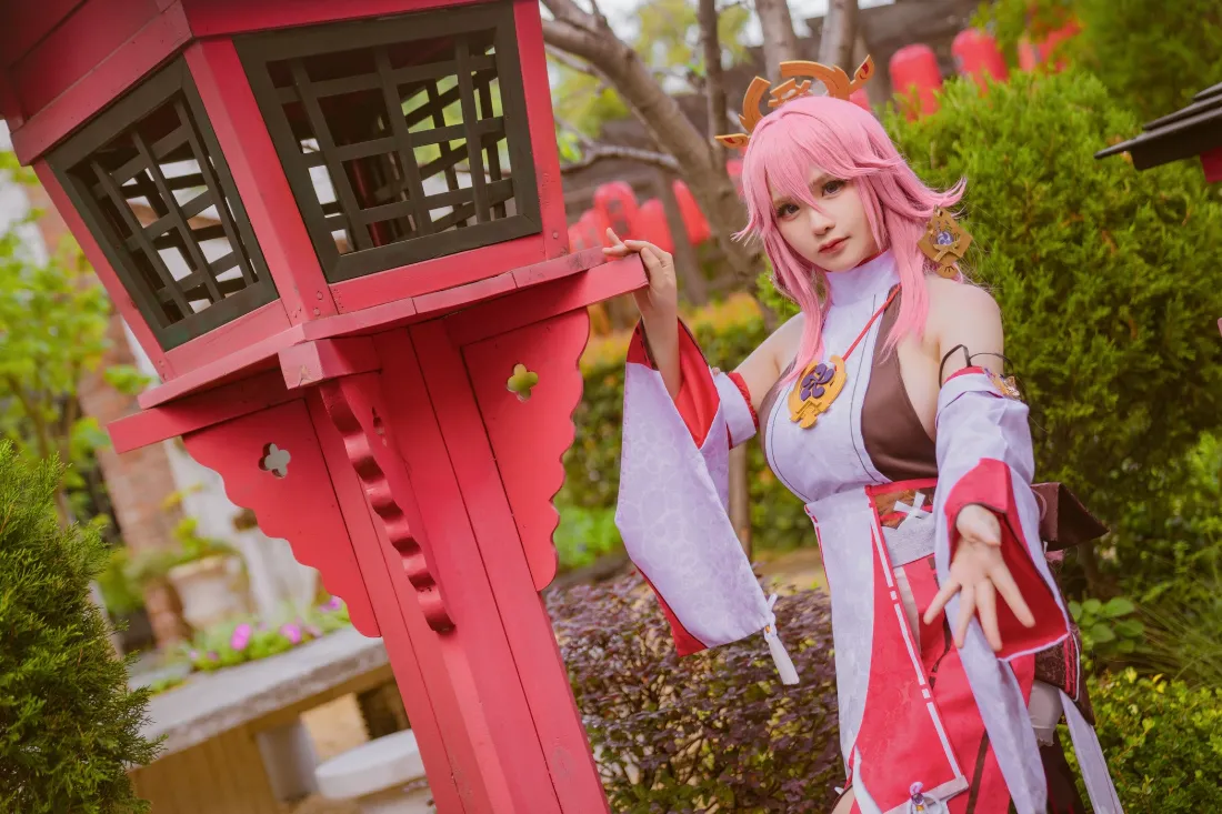八重神子壁纸｜古风背景图片 - 粉色cosplay「哲风壁纸」