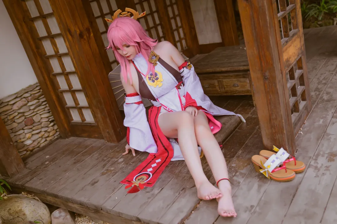 八重神子壁纸｜日式木屋背景图片 - 粉色cosplay「哲风壁纸」