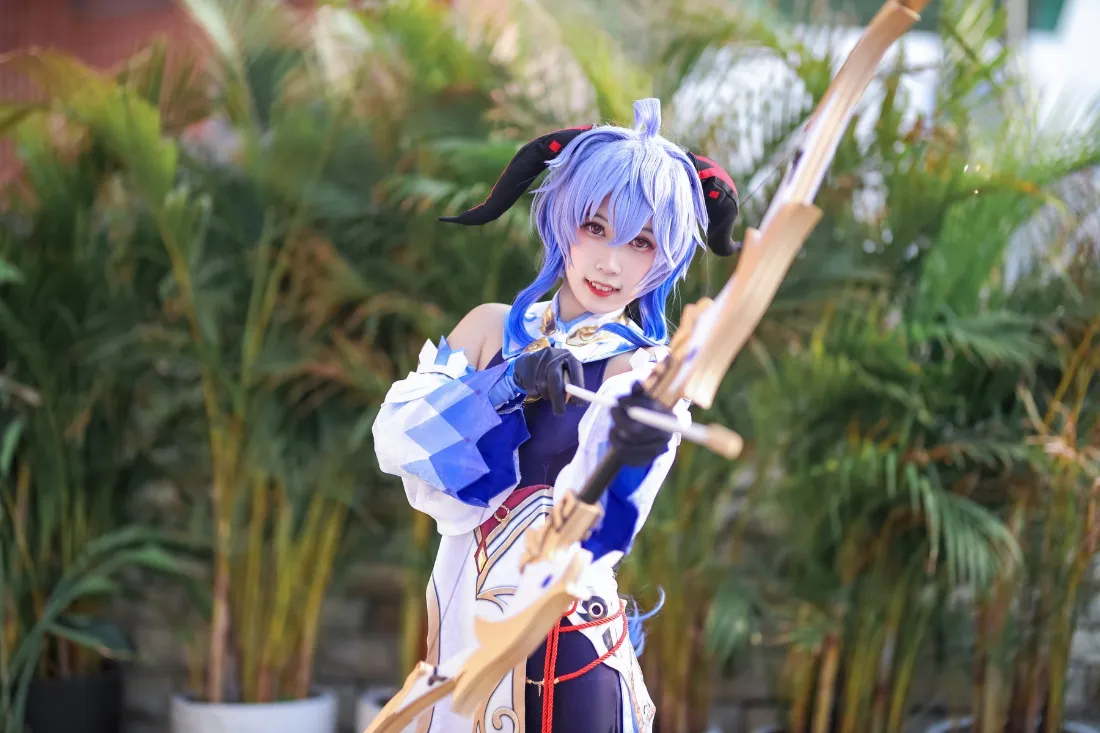 原神甘雨cosplay壁纸｜紫色背景 - 弓箭「哲风壁纸」