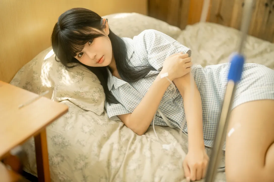 女孩医院打针壁纸|病房背景图片 - 蓝白格子睡衣「哲风壁纸」 女孩医院打针壁纸|病房背景图片 - 蓝白格子睡衣「哲风壁纸」