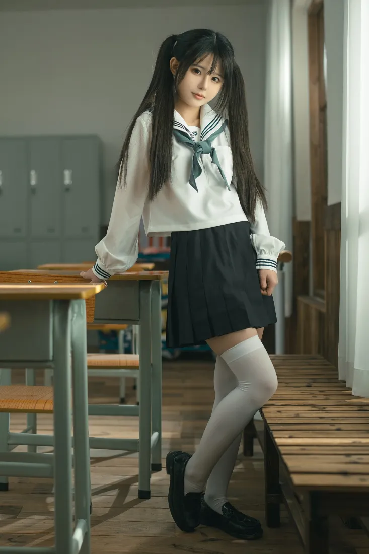 JK制服手机壁纸｜教室背景图片 - 双马尾学生「哲风壁纸」