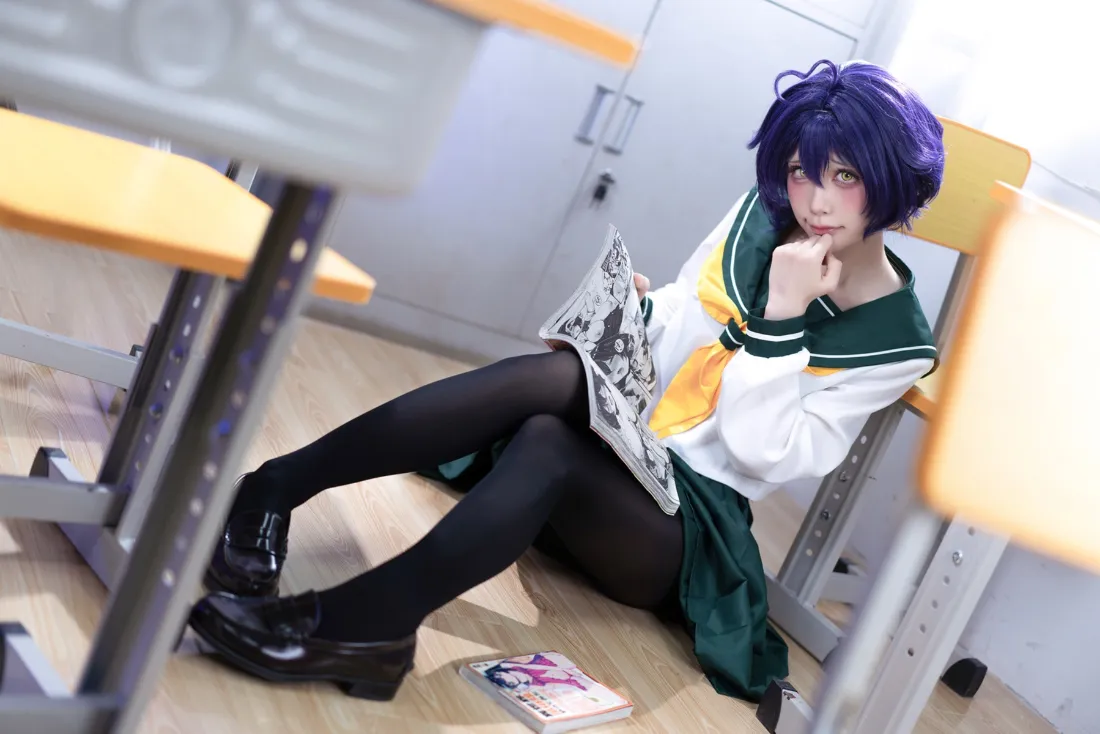 cosplay壁纸｜教室背景图片 - 紫色头发校服少女「哲风壁纸」