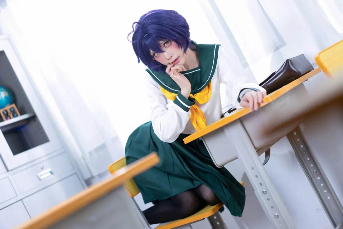 cosplay壁纸｜教室背景图片 - 紫发校服角色「哲风壁纸」