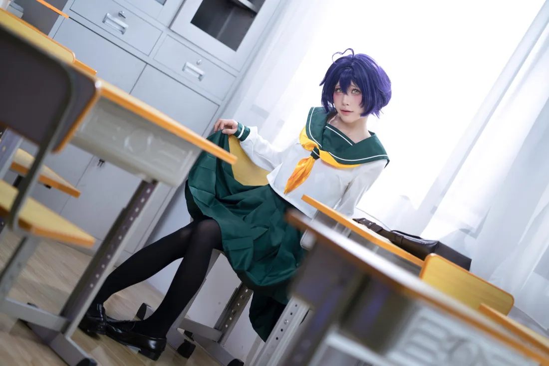 cosplay壁纸｜教室背景图 - 角色扮演校服黑丝「哲风壁纸」