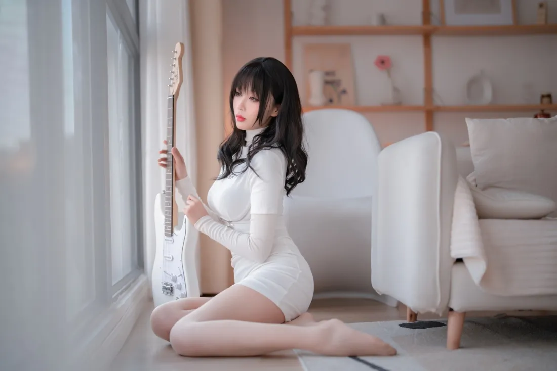 白衣美女壁纸｜吉他背景图片 - 白色「哲风壁纸」