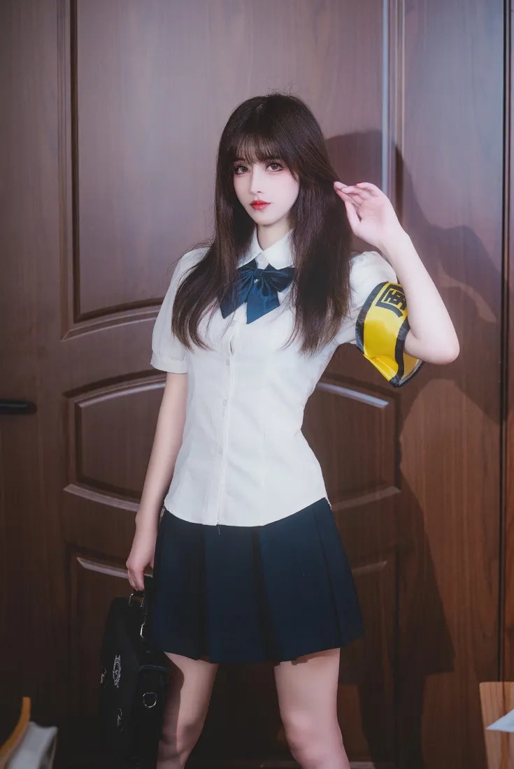 女生校服手机壁纸|居家背景 - 白衬衫蓝领结「哲风壁纸」 女生校服手机壁纸|居家背景 - 白衬衫蓝领结「哲风壁纸」
