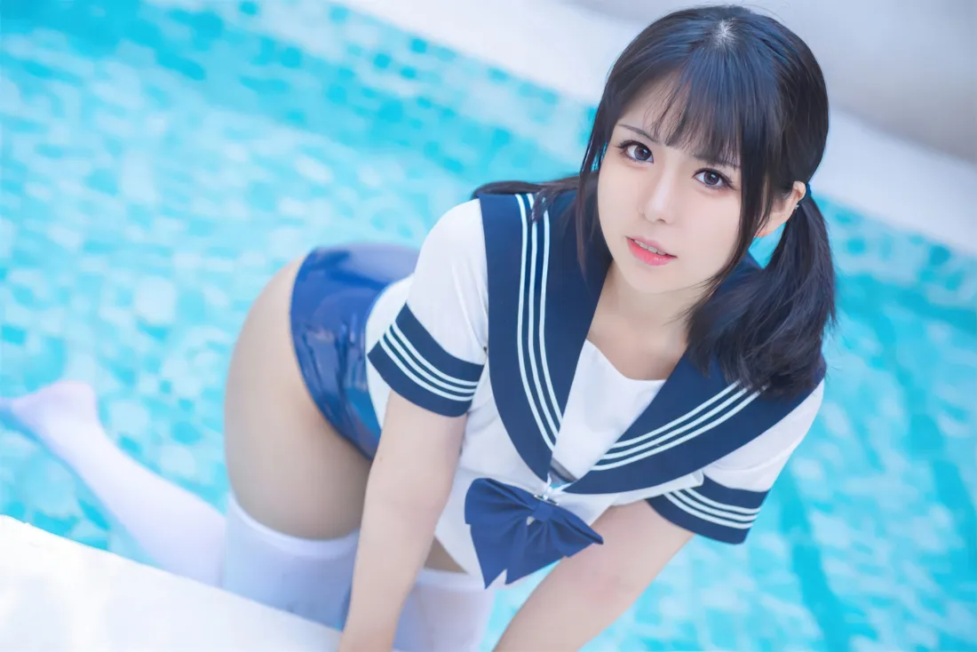 水手服美女壁纸｜泳池背景图片 - 夏日清凉写真「哲风壁纸」