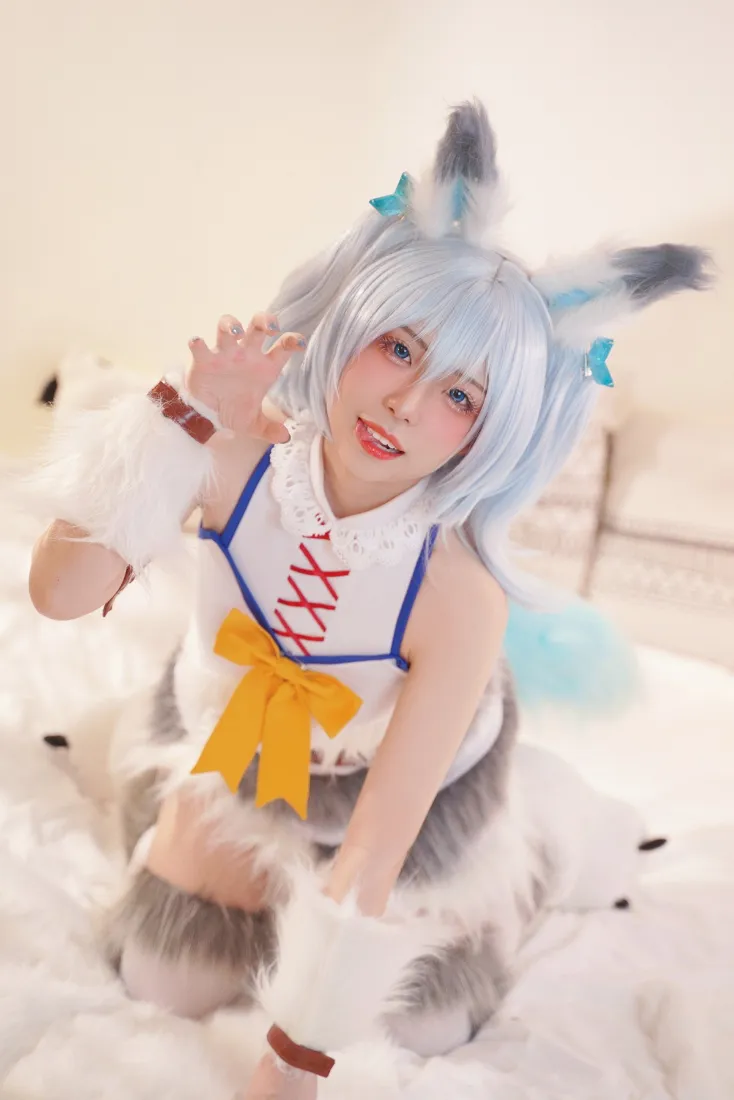 兽耳少女手机壁纸｜白色毛绒背景图片 - 角色扮演coser「哲风壁纸」