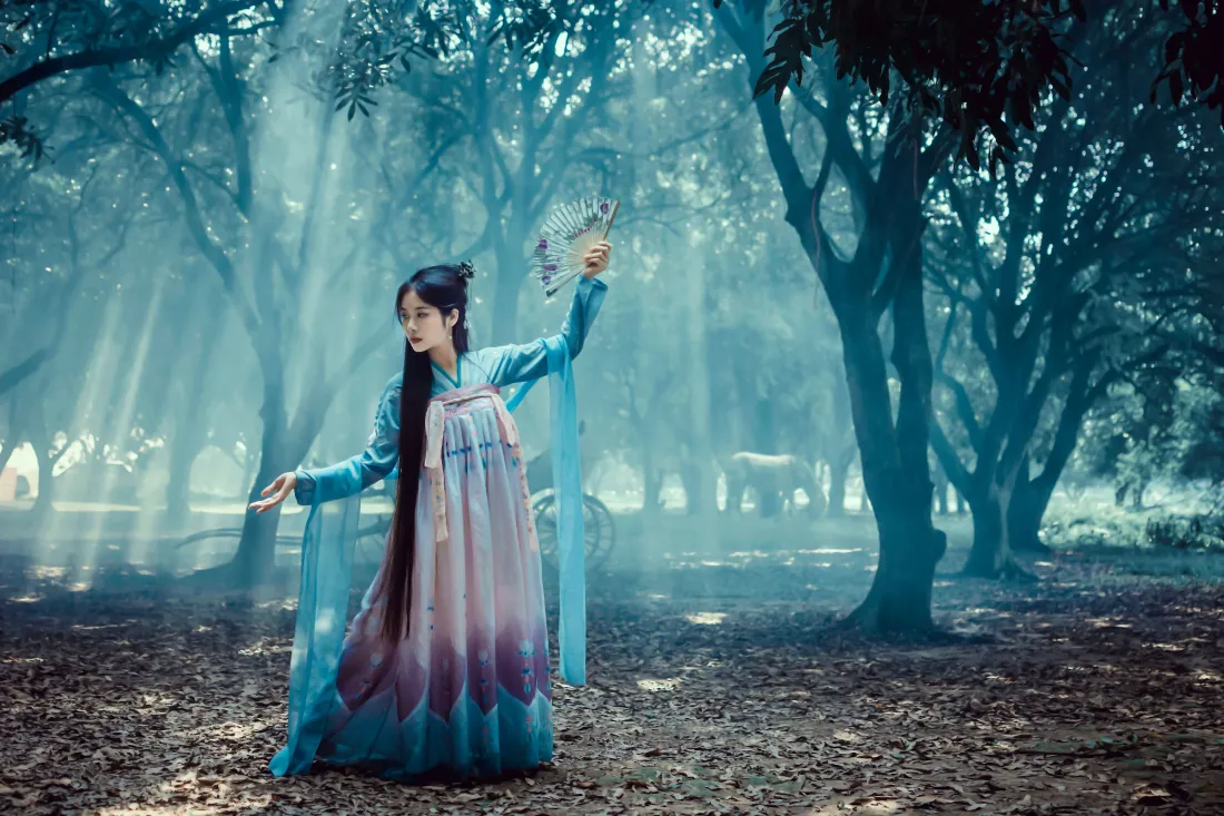 6k古风女子汉服壁纸｜林间树林背景 - 古风写真「哲风壁纸」