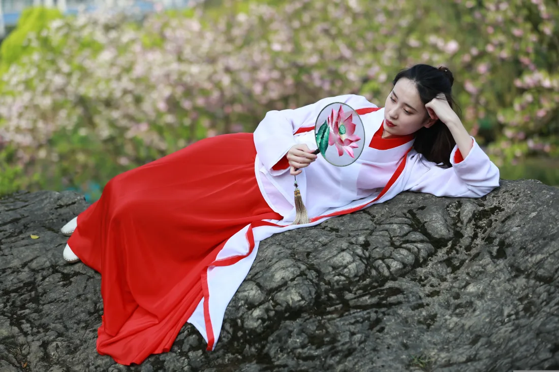 5k汉服美女壁纸|户外花树背景图片 - 古风写真「哲风壁纸」 5k汉服美女壁纸|户外花树背景图片 - 古风写真「哲风壁纸」