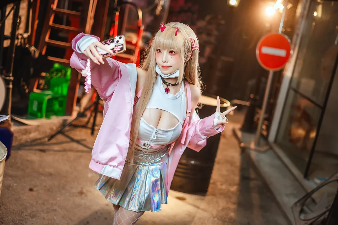 cosplay壁纸｜粉色穿搭背景图 - 夜景街道自拍「哲风壁纸」