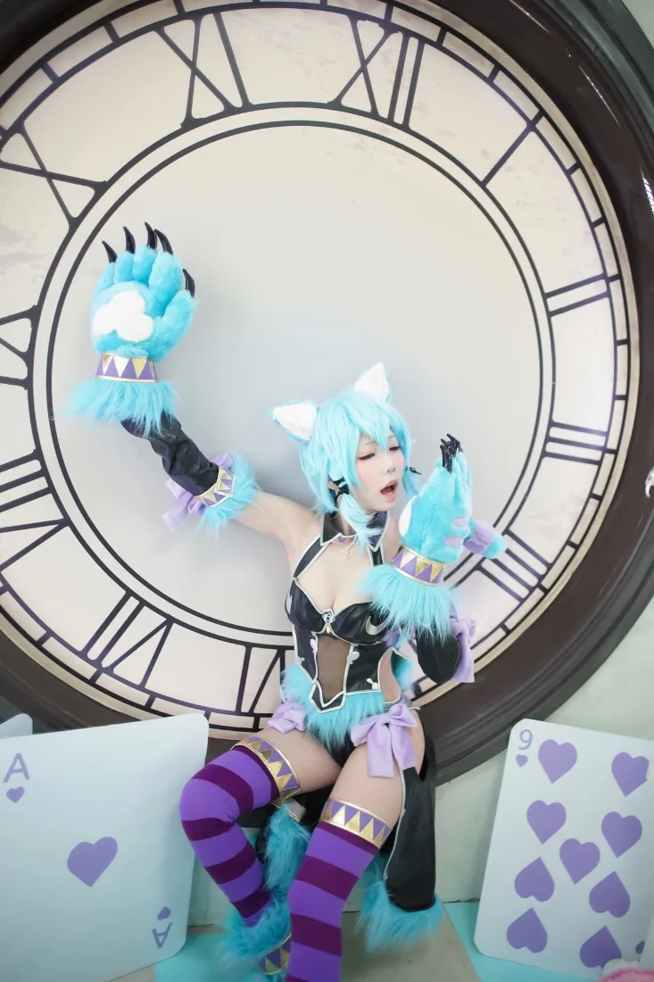 猫耳娘手机壁纸|时钟扑克牌背景 - 蓝色coser「哲风壁纸」 猫耳娘手机壁纸|时钟扑克牌背景 - 蓝色coser「哲风壁纸」