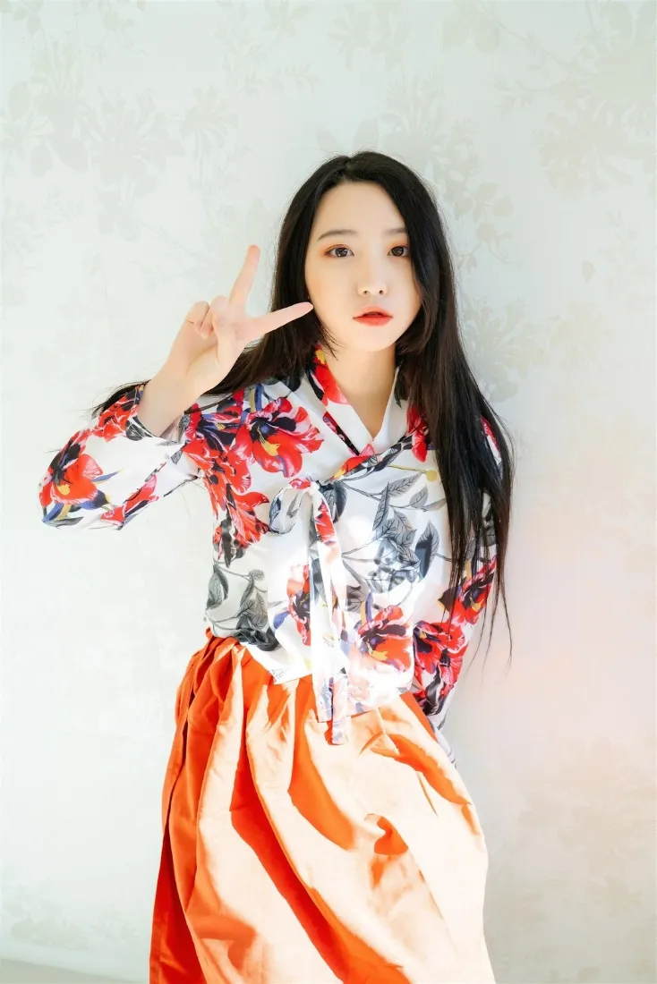 长发美女手机壁纸|花衬衫背景图片 - 居家阳光「哲风壁纸」 长发美女手机壁纸|花衬衫背景图片 - 居家阳光「哲风壁纸」