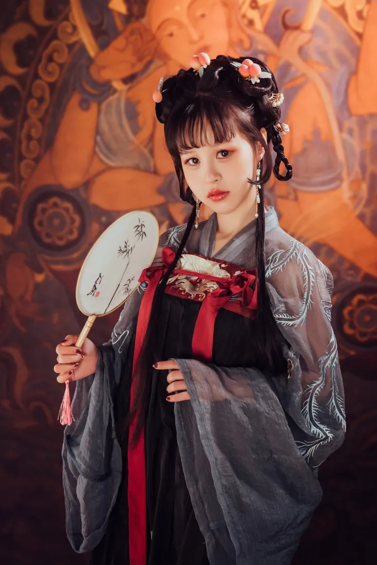 古风女子手机壁纸｜古风背景图片 - 汉服团扇「哲风壁纸」