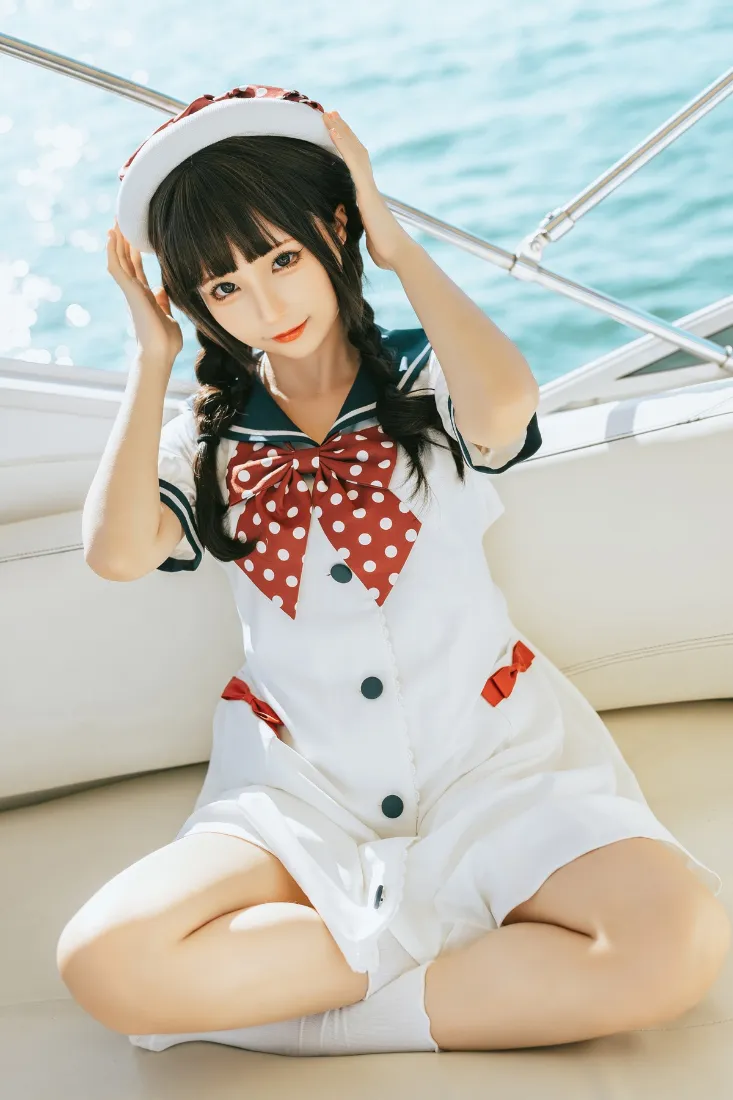 水手服女孩手机壁纸｜白色船上背景图 - 游艇海洋「哲风壁纸」