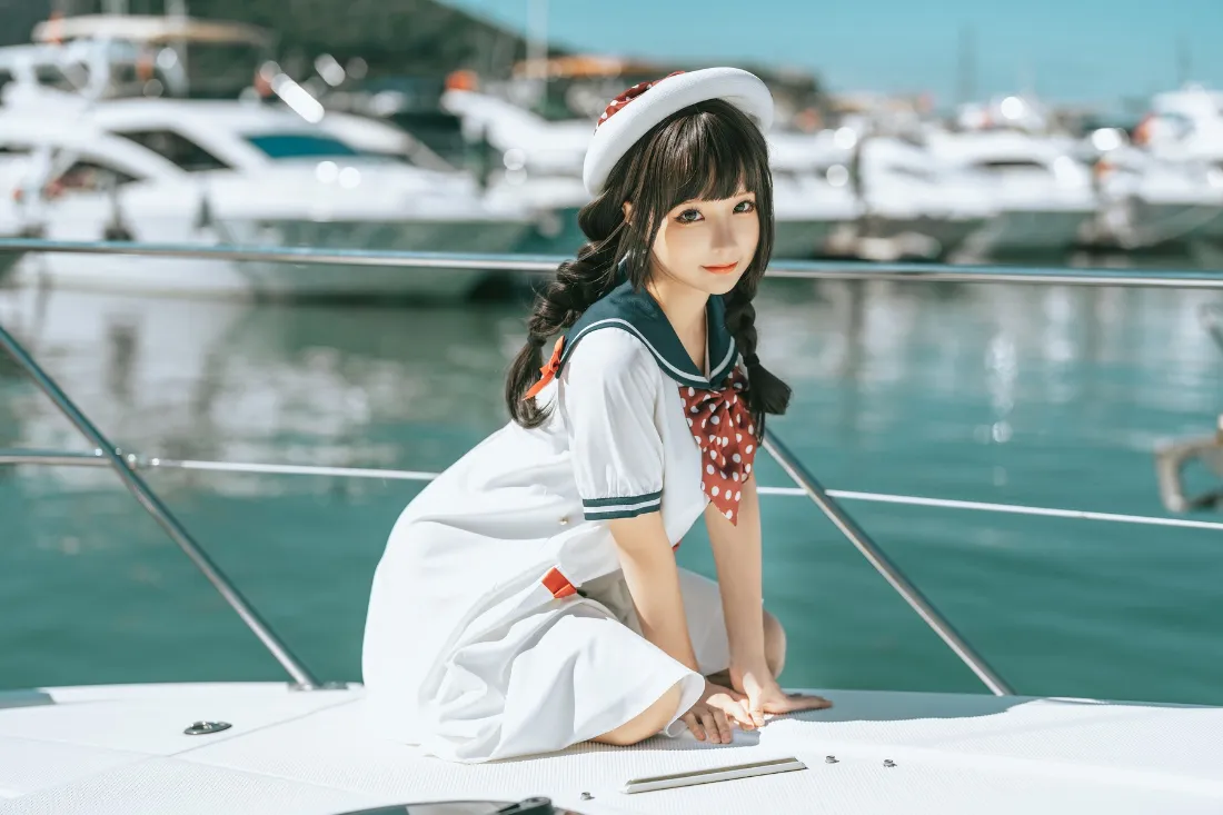 2k水手服女孩壁纸|游艇背景图 - 白色船上「哲风壁纸」 2k水手服女孩壁纸|游艇背景图 - 白色船上「哲风壁纸」
