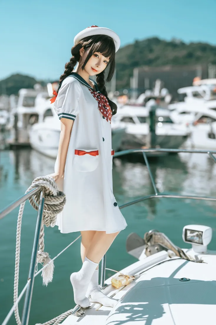 水手服女孩手机壁纸｜船上背景图片 - 白色清新户外「哲风壁纸」