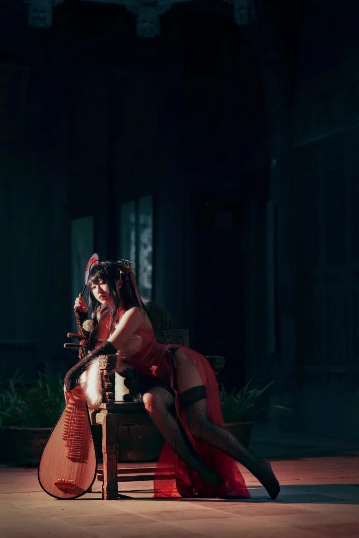 红衣女子古风手机壁纸｜暗色背景图片 - 音乐琵琶「哲风壁纸」