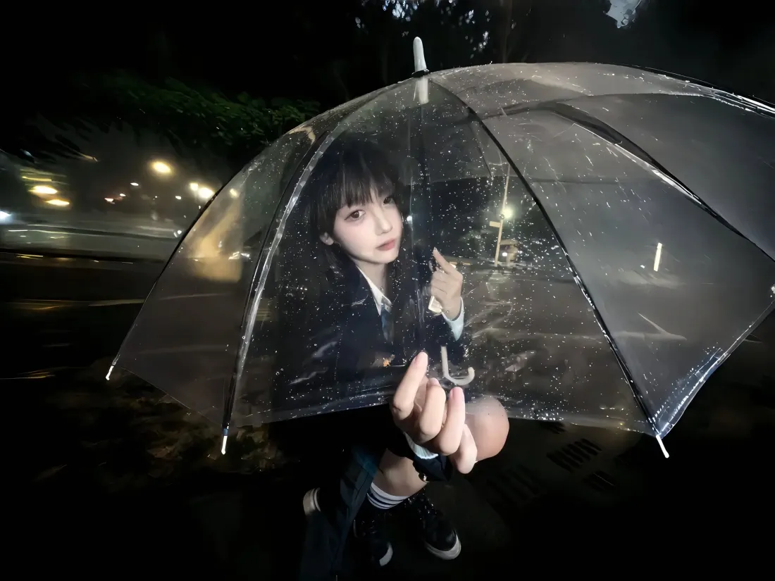3k雨夜女孩壁纸｜透明雨伞背景图 - 下雨天夜晚「哲风壁纸」