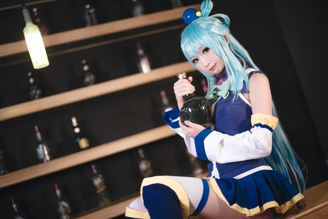 2k阿库娅cosplay壁纸｜室内背景图片 - 蓝色「哲风壁纸」