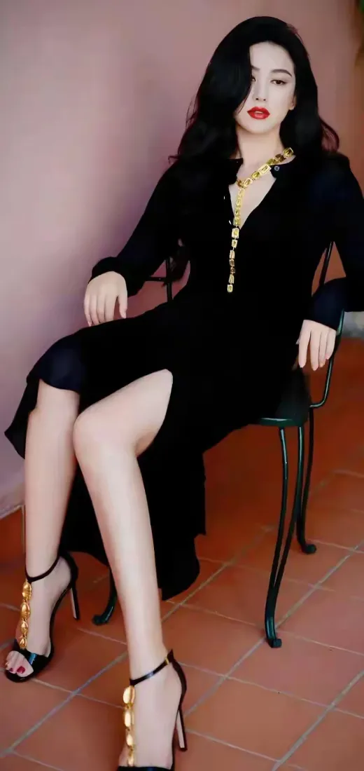 黑色连衣裙美女手机壁纸|粉色墙背景 - 优雅迷人「哲风壁纸」 黑色连衣裙美女手机壁纸|粉色墙背景 - 优雅迷人「哲风壁纸」