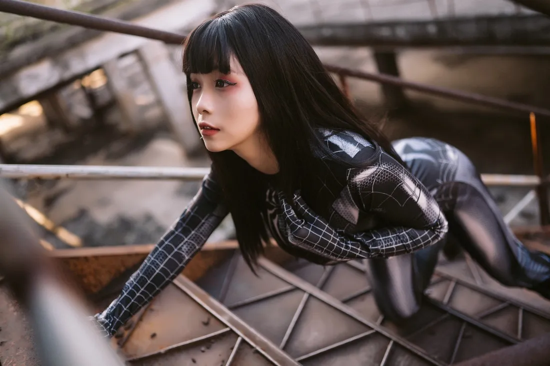 蜘蛛侠黑战衣cos手机壁纸｜工业区背景图片 - 女性角色「哲风壁纸」