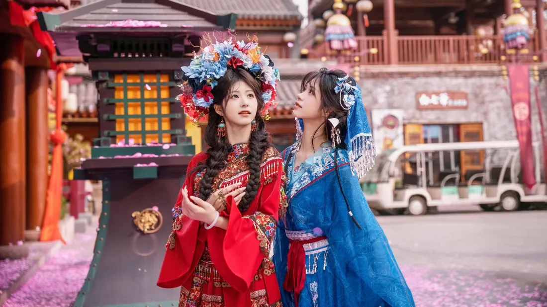4k古装花魁壁纸|古风街道背景 - 传统服饰女子「哲风壁纸」 4k古装花魁壁纸|古风街道背景 - 传统服饰女子「哲风壁纸」