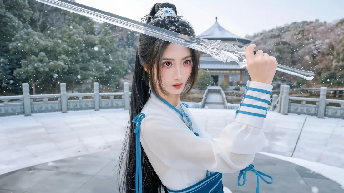4k古装清纯美女壁纸｜古风雪景背景 - 持剑「哲风壁纸」