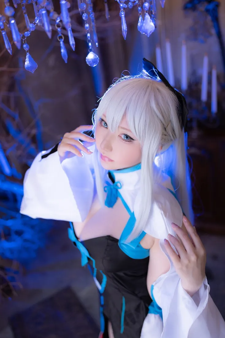 初音未来cosplay手机壁纸|蓝色背景 - 酒吧水晶吊灯「哲风壁纸」 初音未来cosplay手机壁纸|蓝色背景 - 酒吧水晶吊灯「哲风壁纸」