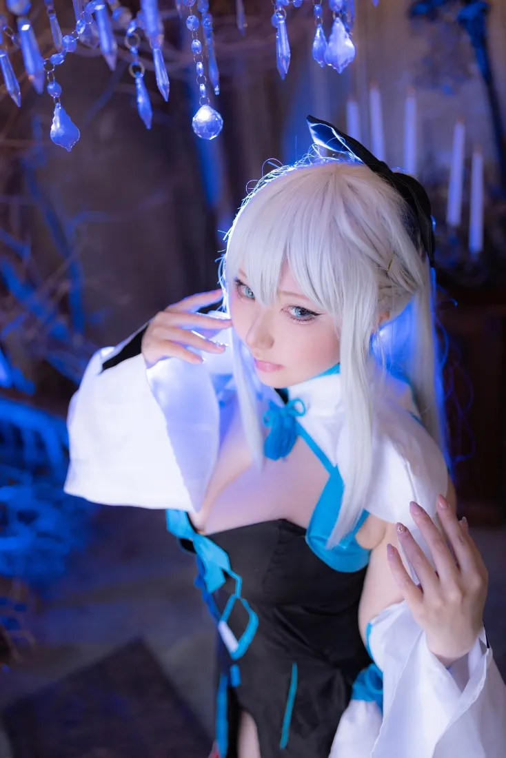 cosplay动漫角色手机壁纸｜蓝色酒吧背景图片 - 白色长发「哲风壁纸」