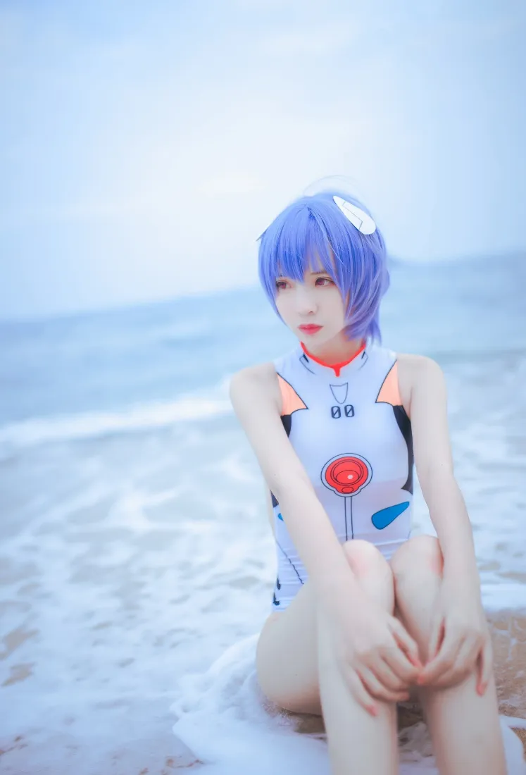 绫波丽手机壁纸|海边背景图 - 紫色EVA cosplay「哲风壁纸」 绫波丽手机壁纸|海边背景图 - 紫色EVA cosplay「哲风壁纸」