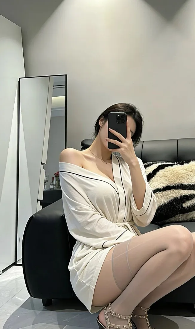 白衣美女手机壁纸｜室内背景图片 - 自拍「哲风壁纸」