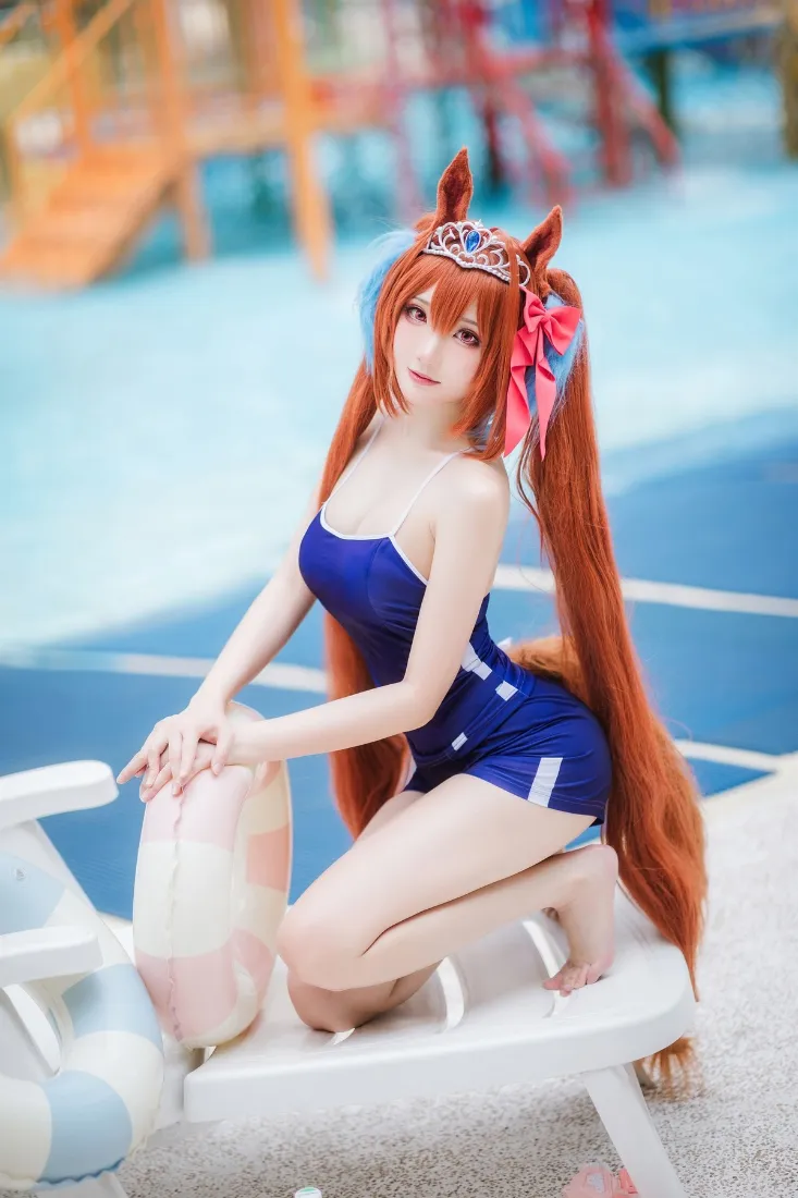 赛马娘大和赤骥手机壁纸｜泳池背景图片 - 泳装cosplay「哲风壁纸」
