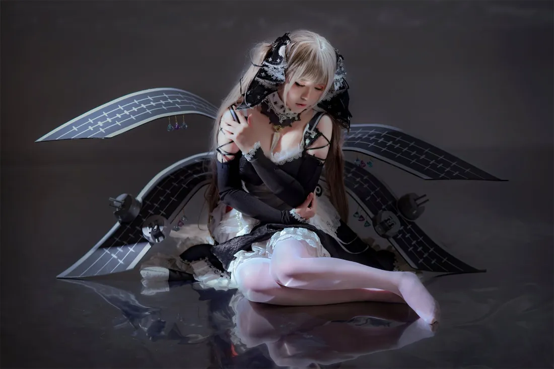 2k白色头发科幻角色壁纸|机械翅膀背景 - 黑白色服装「哲风壁纸」 2k白色头发科幻角色壁纸|机械翅膀背景 - 黑白色服装「哲风壁纸」