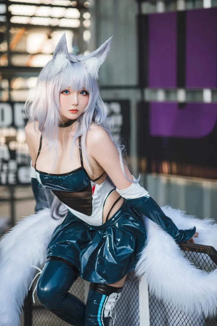 九尾狐cosplay手机壁纸|户外背景图 - 狐耳白发「哲风壁纸」 九尾狐cosplay手机壁纸|户外背景图 - 狐耳白发「哲风壁纸」