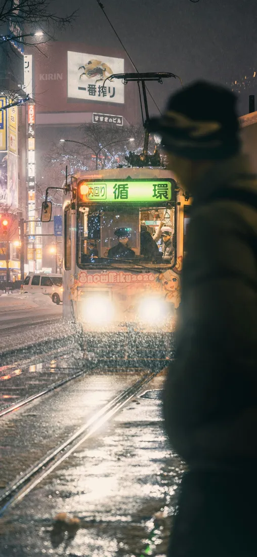 轨道电车手机壁纸|城市夜景背景图片 - 雨夜街道「哲风壁纸」 轨道电车手机壁纸|城市夜景背景图片 - 雨夜街道「哲风壁纸」